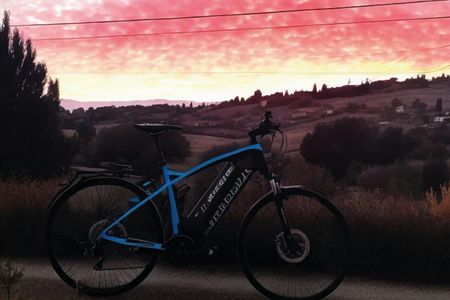 Discovering Chianti sunset e-bike tour with dinner
