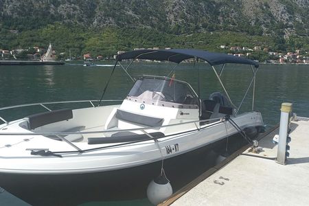 Private boat tour Kotor - Our lady of the rocks-Blue Cave 9 passengers