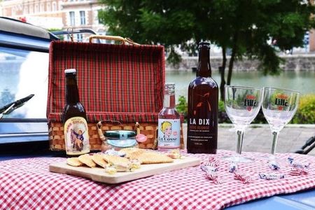1-hour tour in Lille by Citroën 2CV with tasting