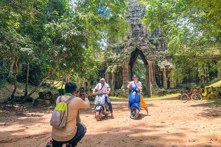 Angkor Temple by Vespa adventure