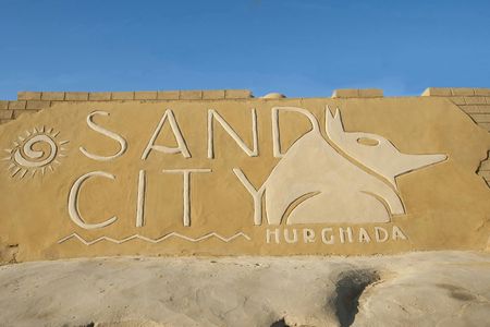 Sand City and Hurghada fruit market full-day guided tour with dinner