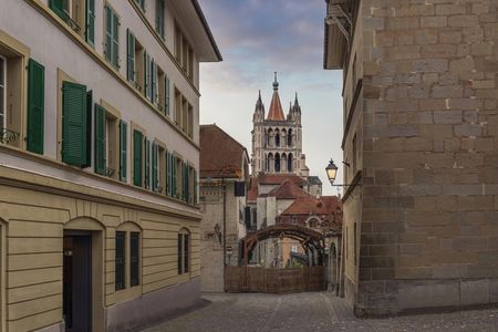 Explore Lausanne in 1 hour with a local