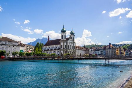 1-hour walking tour of Lucerne with a local