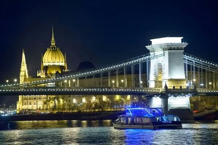 Danube cocktail and live folklore cruise
