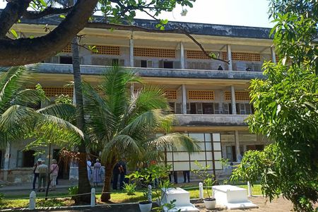 Private tour to the Killing Field and Genocidal Museum in Phnom Penh