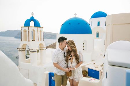 Santorini photo shoot with a pro photographer