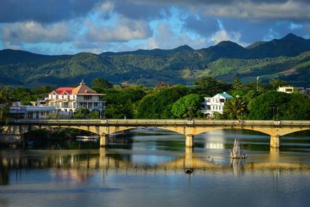 Mahebourg walking tour with Biscuiterie Rault visit