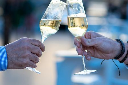 Live music Seine cruise with champagne and gourmet dinner