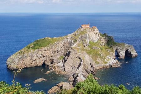 Gaztelugatxe and Mundaka small group guided tour from Bilbao