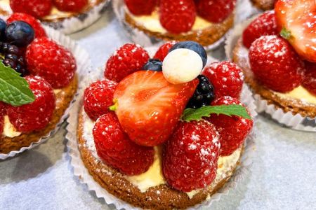 Gourmet food tour in the heart of Paris