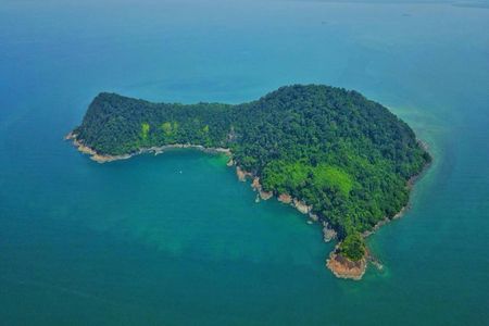 Boat tour and snorkeling around Satang island