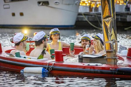 Cruise of London's Docklands in a hot tub boat