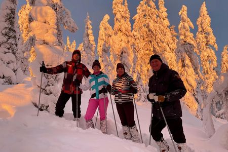 Classic snowshoeing tour in Levi