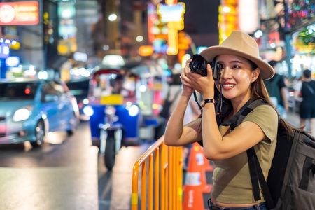 Bangkok tuk-tuk night tour with Chinatown street food meal