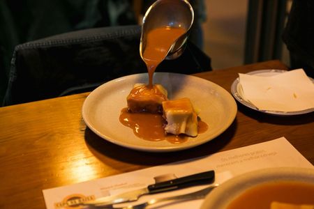 Evening dining tour in Porto with food and drinks