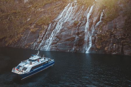 Mostraumen and Osterfjord half-day cruise