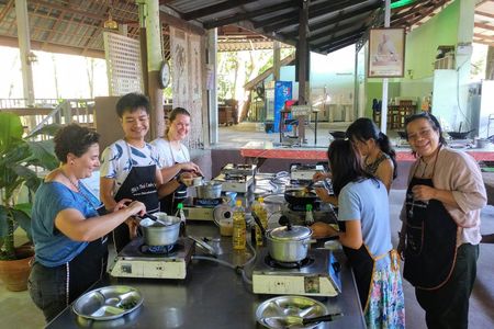 Evening Thai cookery class with chef Ya in Ao Nang