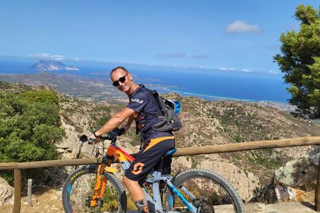 San Teodoro e-bike tour with a local guide