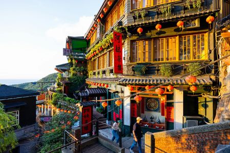 Yehliu, Jiufen and Shifen private tour from Taipei