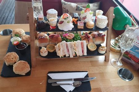 Glasgow afternoon tea with gin