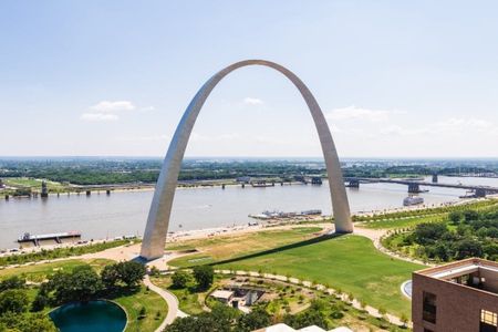 St. Louis Arch guided tour with Gateway boat cruise