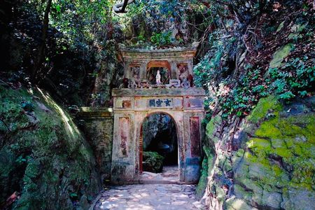 Guided tour to Marble Mountain and Hoi An City from Da Nang Port