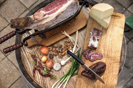 Wine and olive oil tasting experience in Ražnjevića Dvori