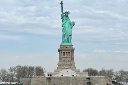 New York Statue of Liberty and Ellis Island tour by ferry