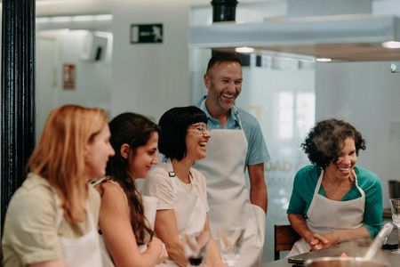 Spanish cooking class and visit to a local Madrid's market