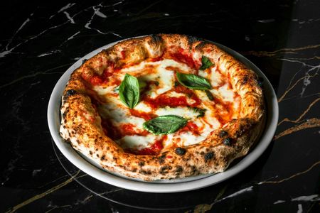 Pizza masterclass in Sorrento with welcome drink and wine