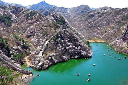 Huanghuacheng Water Wall with chartered boat and Olympic Park tour