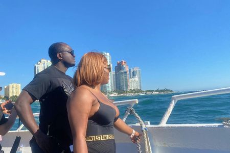 Miami 90-minute Millionaire's Row cruise with hop-on hop-off bus tour