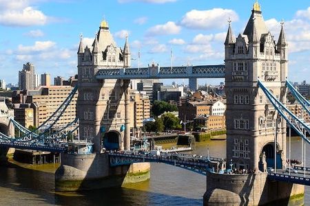 Tower of London and Tower Bridge private half-day guided tour