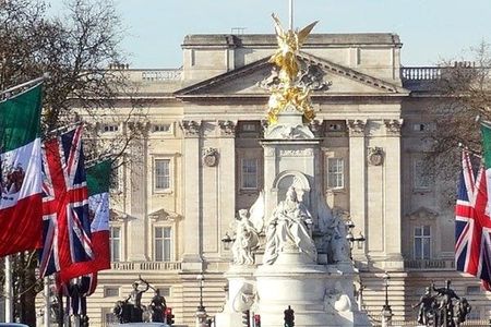 Tower of London and the heart of Westminster private half-day tour