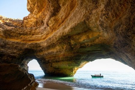 1-hour small group boat tour to caves and beaches from Armação de Pêra