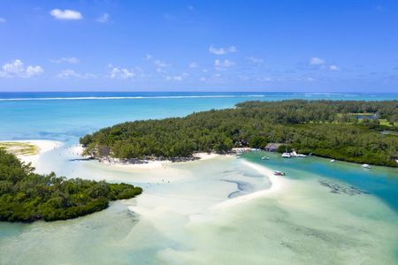 Île aux Cerfs self-guided beach day tour