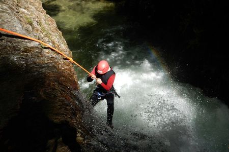 Canyoning beginner tour through the Alpenrosen Canyon