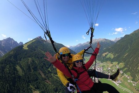Stubai panorama paragliding flight
