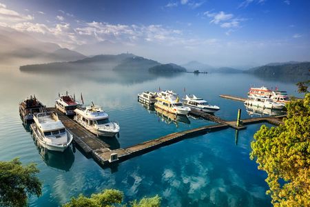 Sun Moon Lake and Ita Thao Pier full-day tour from Taipei