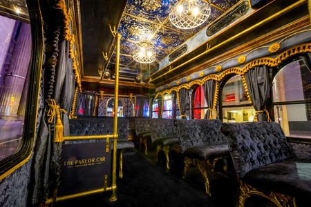 Luxury trolley Hollywood sightseeing tour with expert guide