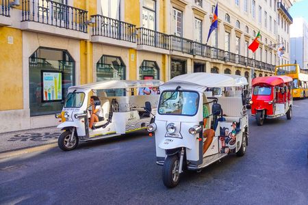 Tuk Tuk food tour in Lisbon