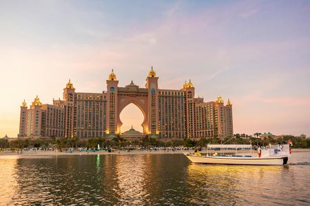 120-minute Modern Abra boat tour of Dubai Marina and Atlantis The Palm