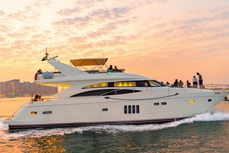 2-hour luxury yacht cruise in Dubai's  Burj coastline with dining