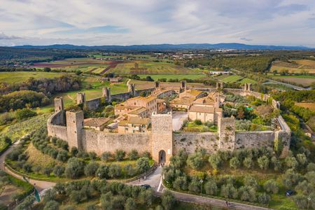 Monteriggioni and Val d'Orcia Medieval Day Trip with Optional Tastings