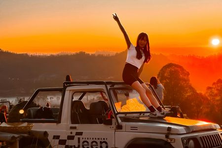 Mount Batur jeep sunrise tour with breakfast and Batur hot springs