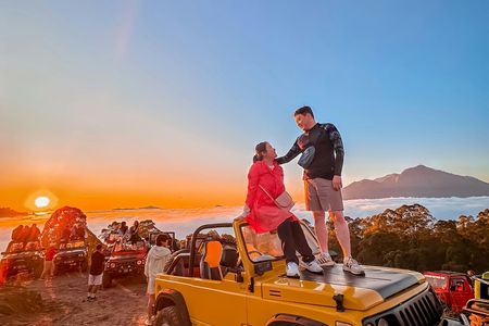 Mt Batur Volcano 4x4 sunrise tour with breakfast and waterfall visit