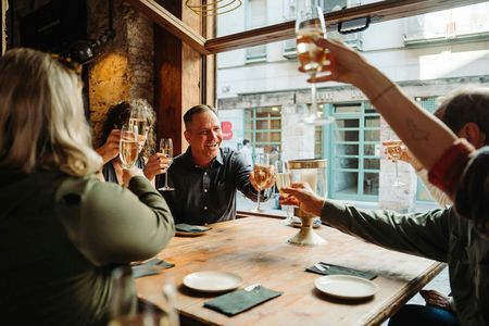 Guided tapas and wine tour in Barcelona