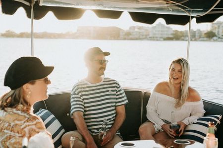 Noosa wine, gin and beer tasting guided tour