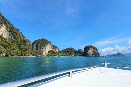 Phi Phi Islands speedboat tour from Phuket with lunch