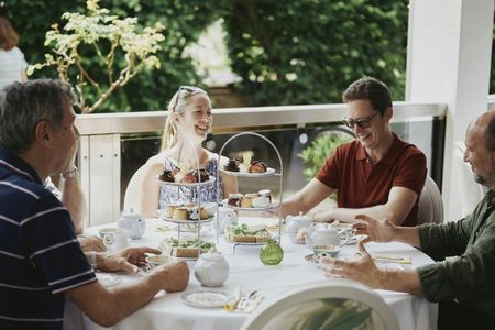 Kensington Gardens guided tour and high tea
